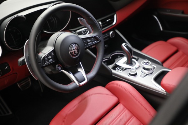 New 2021 Alfa Romeo Giulia Ti Sport Q4 for sale Sold at Alfa Romeo of Westport in Westport CT 06880 13