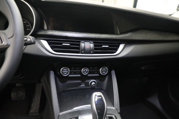Used 2021 Alfa Romeo Stelvio Q4 for sale Sold at Alfa Romeo of Westport in Westport CT 06880 18