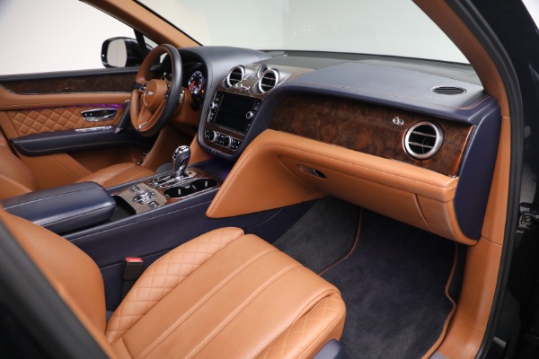 Used 2018 Bentley Bentayga W12 Signature for sale $109,900 at Alfa Romeo of Westport in Westport CT 06880 24