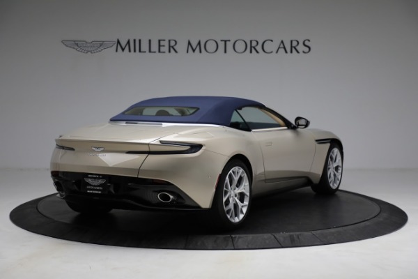 Used 2019 Aston Martin DB11 Volante for sale $209,900 at Alfa Romeo of Westport in Westport CT 06880 28