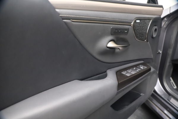 Used 2019 Lexus ES 350 F SPORT for sale Sold at Alfa Romeo of Westport in Westport CT 06880 16