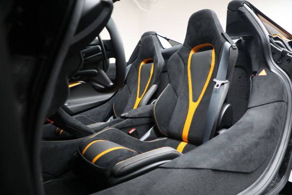 New 2021 McLaren 720S Spider for sale $378,110 at Alfa Romeo of Westport in Westport CT 06880 26