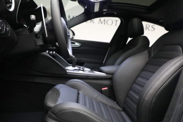 New 2022 Alfa Romeo Giulia Veloce for sale $54,985 at Alfa Romeo of Westport in Westport CT 06880 14