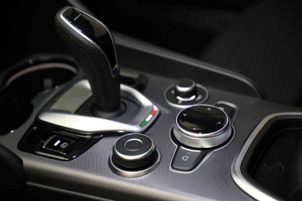 New 2022 Alfa Romeo Giulia Veloce for sale $54,985 at Alfa Romeo of Westport in Westport CT 06880 17