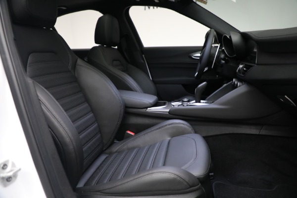 New 2022 Alfa Romeo Giulia Veloce for sale $54,985 at Alfa Romeo of Westport in Westport CT 06880 23