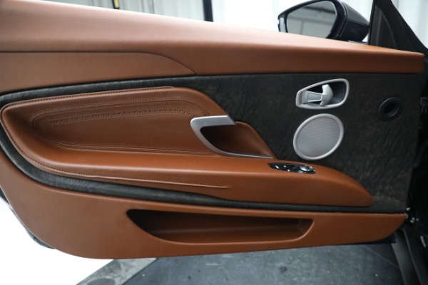 Used 2019 Aston Martin DB11 Volante for sale $182,990 at Alfa Romeo of Westport in Westport CT 06880 16