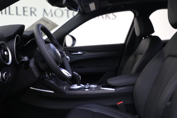 New 2022 Alfa Romeo Stelvio Ti for sale $56,255 at Alfa Romeo of Westport in Westport CT 06880 13