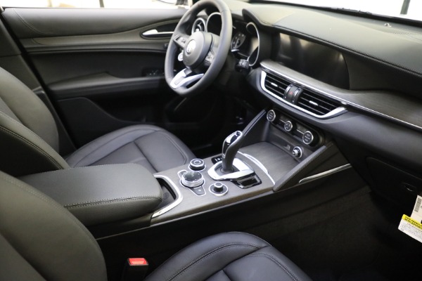 New 2022 Alfa Romeo Stelvio Ti for sale $56,255 at Alfa Romeo of Westport in Westport CT 06880 14