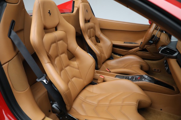 Used 2013 Ferrari 458 Spider for sale $269,900 at Alfa Romeo of Westport in Westport CT 06880 26