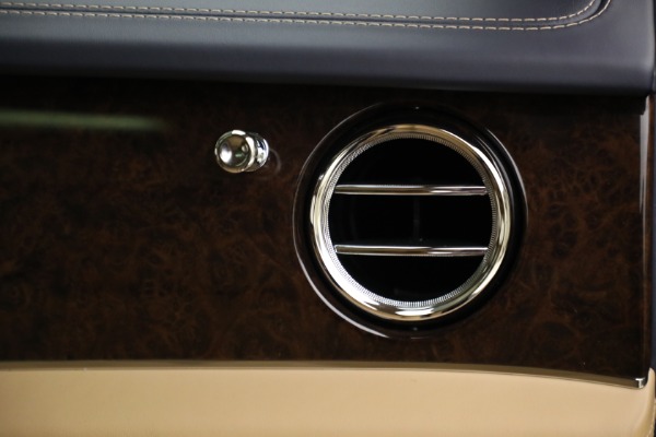 New 2022 Bentley Bentayga V8 for sale Call for price at Alfa Romeo of Westport in Westport CT 06880 24