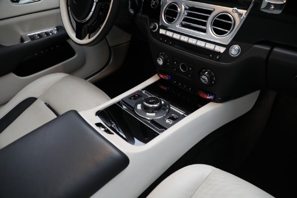 Used 2018 Rolls-Royce Dawn for sale Sold at Alfa Romeo of Westport in Westport CT 06880 19