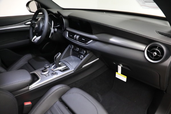 New 2022 Alfa Romeo Stelvio Veloce for sale $59,990 at Alfa Romeo of Westport in Westport CT 06880 21