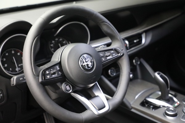 New 2022 Alfa Romeo Stelvio Ti for sale $57,300 at Alfa Romeo of Westport in Westport CT 06880 17