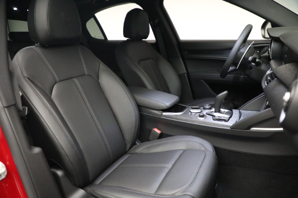 New 2022 Alfa Romeo Stelvio Sprint for sale $50,325 at Alfa Romeo of Westport in Westport CT 06880 22