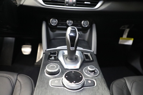 New 2022 Alfa Romeo Stelvio Sprint for sale $51,105 at Alfa Romeo of Westport in Westport CT 06880 14