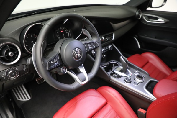 Used 2022 Alfa Romeo Giulia Veloce for sale Sold at Alfa Romeo of Westport in Westport CT 06880 17