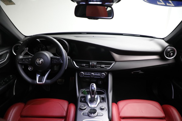 Used 2022 Alfa Romeo Giulia Veloce for sale Sold at Alfa Romeo of Westport in Westport CT 06880 18