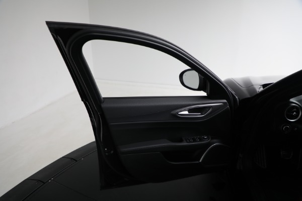 Used 2022 Alfa Romeo Giulia Veloce for sale Sold at Alfa Romeo of Westport in Westport CT 06880 19