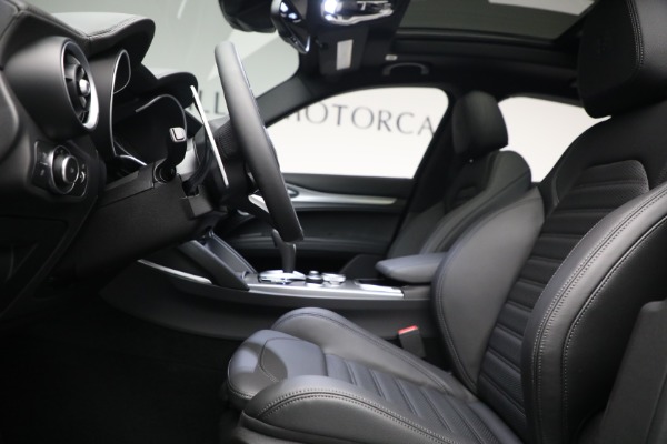 New 2022 Alfa Romeo Stelvio Veloce for sale $56,405 at Alfa Romeo of Westport in Westport CT 06880 14