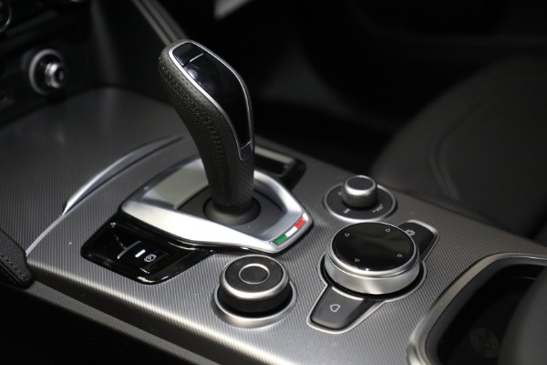 New 2022 Alfa Romeo Stelvio Veloce for sale $56,405 at Alfa Romeo of Westport in Westport CT 06880 18