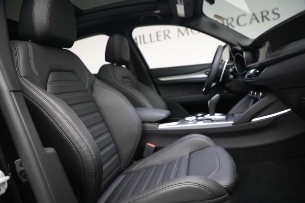 New 2022 Alfa Romeo Stelvio Veloce for sale $56,405 at Alfa Romeo of Westport in Westport CT 06880 23