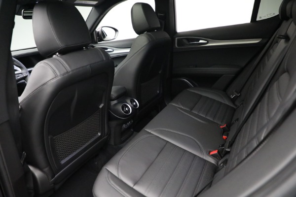New 2022 Alfa Romeo Stelvio Veloce for sale $56,405 at Alfa Romeo of Westport in Westport CT 06880 25