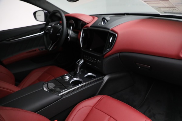 New 2022 Maserati Ghibli Modena Q4 for sale $103,255 at Alfa Romeo of Westport in Westport CT 06880 24