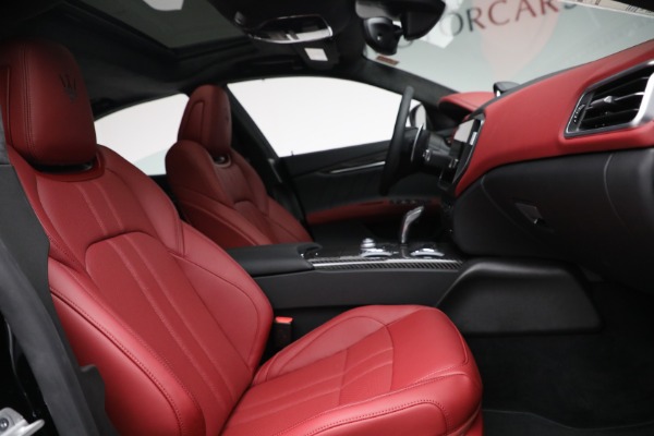 New 2022 Maserati Ghibli Modena Q4 for sale $103,255 at Alfa Romeo of Westport in Westport CT 06880 25