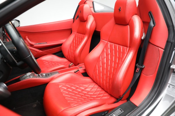 Used 2015 Ferrari 458 Spider for sale $259,900 at Alfa Romeo of Westport in Westport CT 06880 27