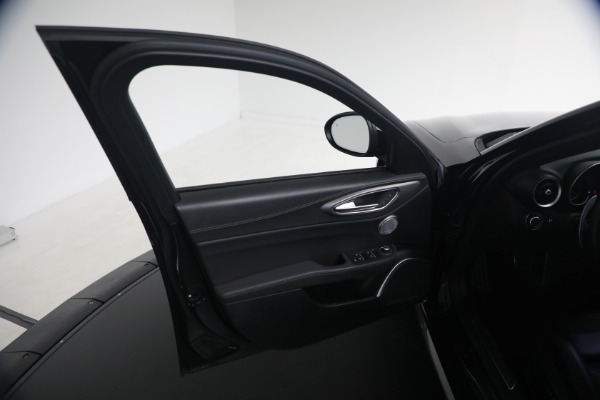 Used 2022 Alfa Romeo Giulia Veloce for sale $27,900 at Alfa Romeo of Westport in Westport CT 06880 22
