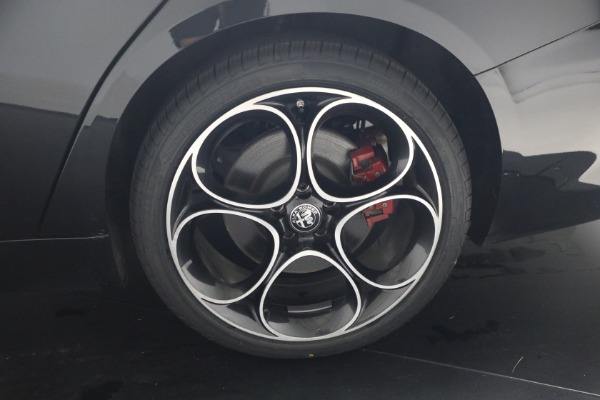 Used 2022 Alfa Romeo Giulia Veloce for sale $27,900 at Alfa Romeo of Westport in Westport CT 06880 23