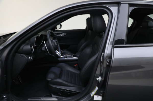 Used 2022 Alfa Romeo Giulia Veloce for sale Sold at Alfa Romeo of Westport in Westport CT 06880 19