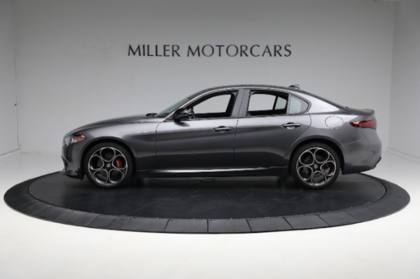 Used 2022 Alfa Romeo Giulia Veloce for sale $37,900 at Alfa Romeo of Westport in Westport CT 06880 5