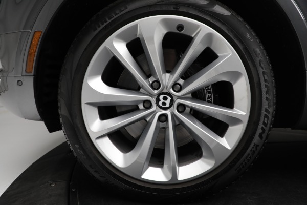 Used 2018 Bentley Bentayga W12 Signature for sale $179,900 at Alfa Romeo of Westport in Westport CT 06880 12