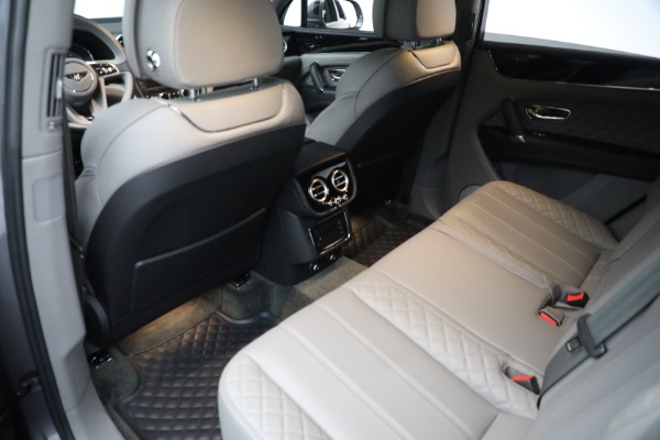 Used 2018 Bentley Bentayga W12 Signature for sale $179,900 at Alfa Romeo of Westport in Westport CT 06880 18