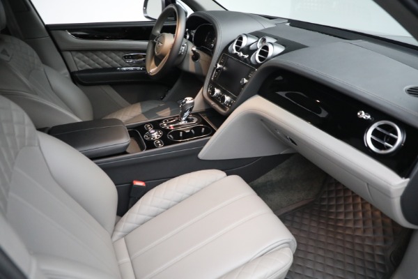 Used 2018 Bentley Bentayga W12 Signature for sale $179,900 at Alfa Romeo of Westport in Westport CT 06880 22