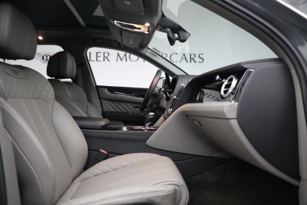 Used 2018 Bentley Bentayga W12 Signature for sale $179,900 at Alfa Romeo of Westport in Westport CT 06880 23