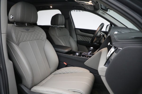 Used 2018 Bentley Bentayga W12 Signature for sale $179,900 at Alfa Romeo of Westport in Westport CT 06880 24
