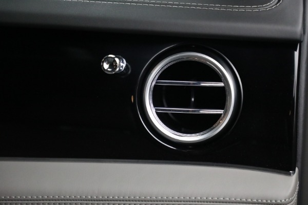 Used 2018 Bentley Bentayga W12 Signature for sale $179,900 at Alfa Romeo of Westport in Westport CT 06880 28