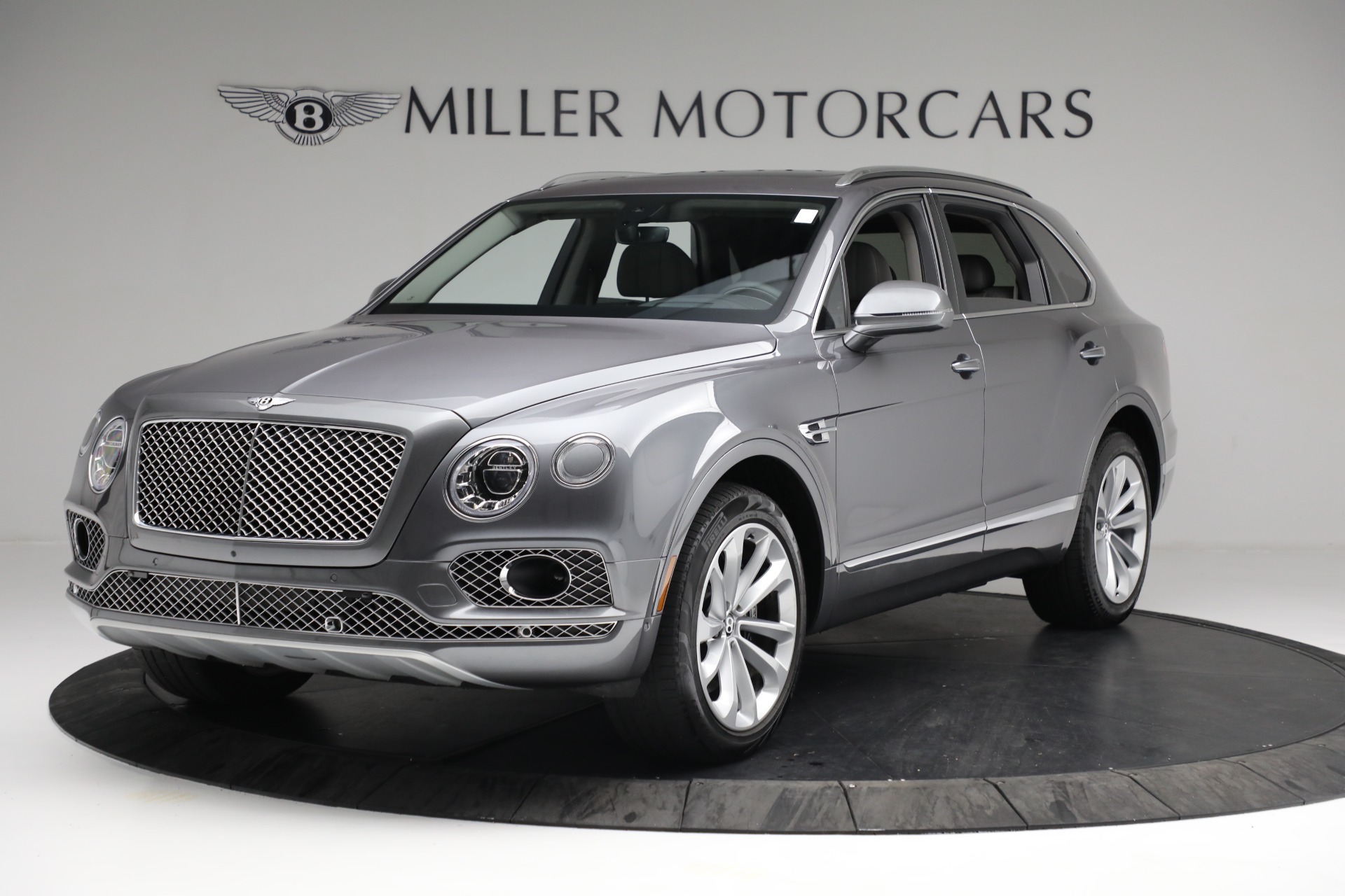 Used 2018 Bentley Bentayga W12 Signature for sale $179,900 at Alfa Romeo of Westport in Westport CT 06880 1