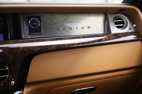 Used 2022 Rolls-Royce Phantom for sale $599,900 at Alfa Romeo of Westport in Westport CT 06880 26
