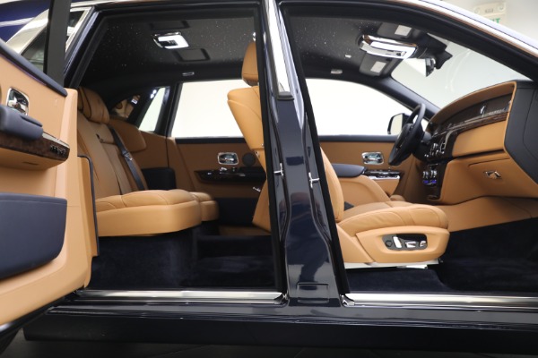 Used 2022 Rolls-Royce Phantom for sale Sold at Alfa Romeo of Westport in Westport CT 06880 28