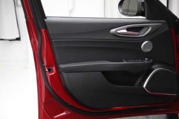 New 2022 Alfa Romeo Giulia Veloce for sale Sold at Alfa Romeo of Westport in Westport CT 06880 22