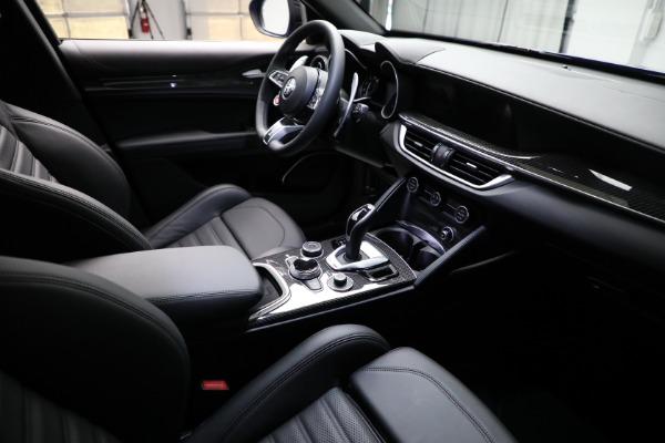 Used 2022 Alfa Romeo Stelvio Quadrifoglio for sale $79,900 at Alfa Romeo of Westport in Westport CT 06880 15