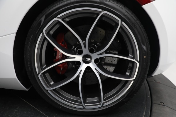 New 2022 McLaren 720S Spider Performance for sale $381,500 at Alfa Romeo of Westport in Westport CT 06880 24