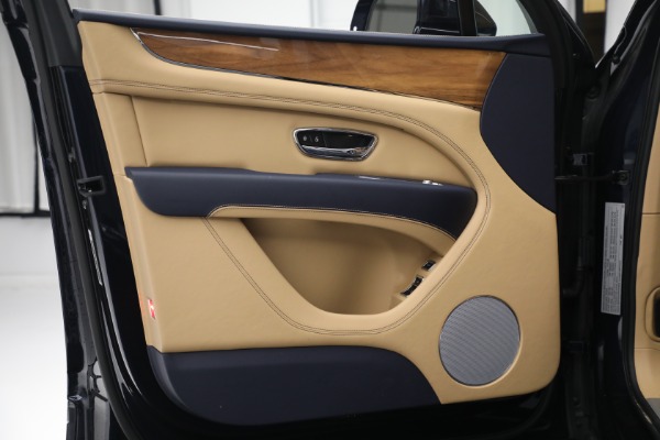 Used 2021 Bentley Bentayga V8 for sale Sold at Alfa Romeo of Westport in Westport CT 06880 14