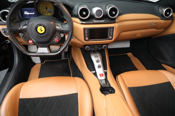 Used 2017 Ferrari California T for sale $178,900 at Alfa Romeo of Westport in Westport CT 06880 21