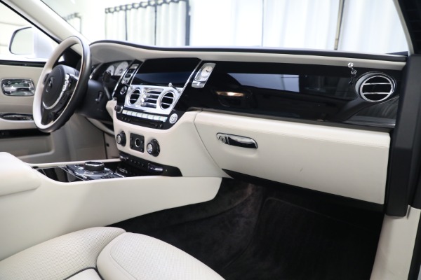 Used 2017 Rolls-Royce Ghost for sale $229,900 at Alfa Romeo of Westport in Westport CT 06880 16
