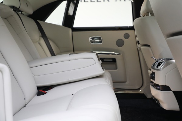 Used 2017 Rolls-Royce Ghost for sale $229,900 at Alfa Romeo of Westport in Westport CT 06880 23