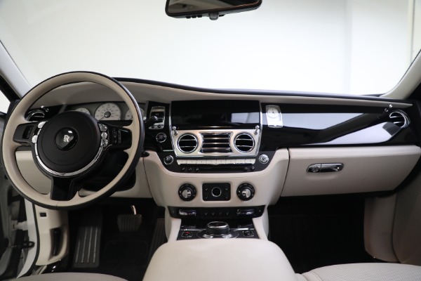 Used 2017 Rolls-Royce Ghost for sale $229,900 at Alfa Romeo of Westport in Westport CT 06880 26